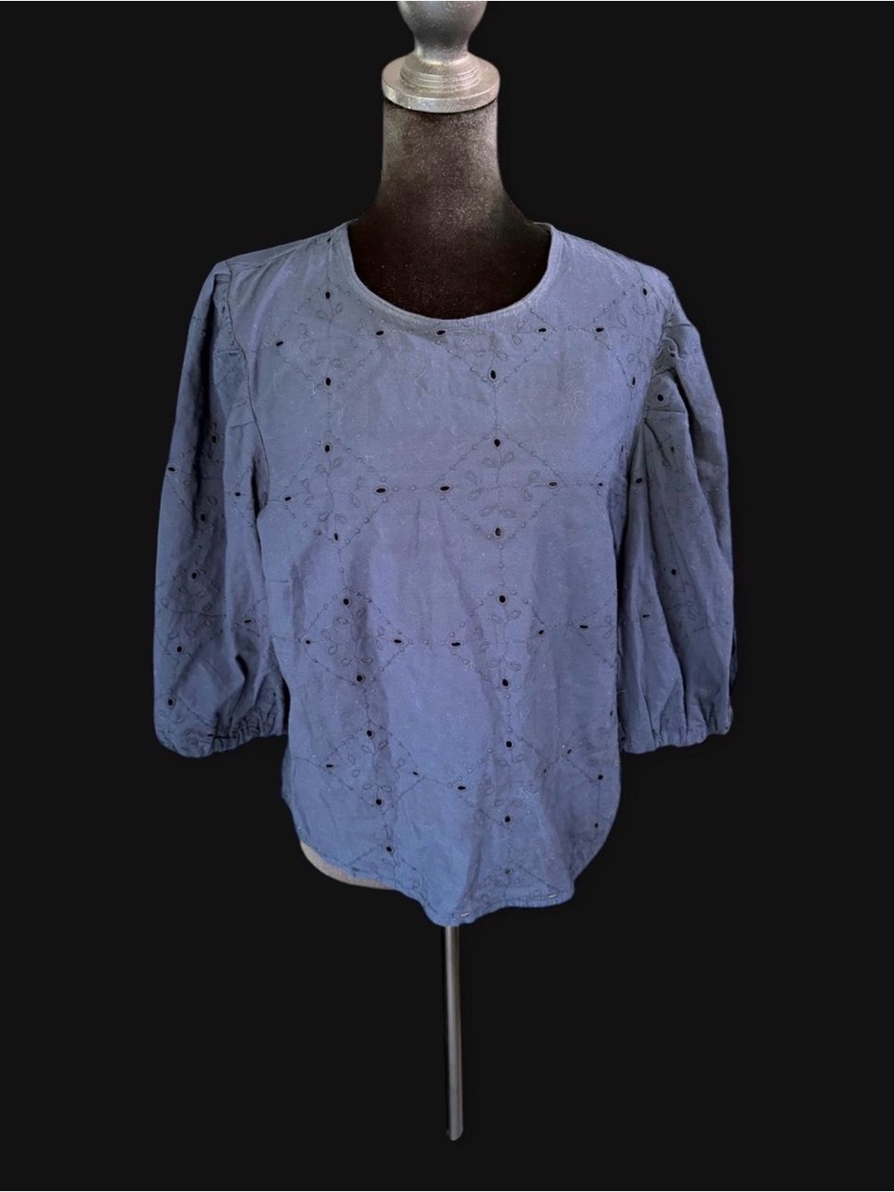 Liz Claiborne Medium Navy Blue Eyelet Embroidered 3/4 Sleeve Blouse Top - Picture 2 of 5